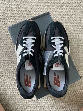 New Balance Black and White Shoe Box Label